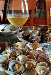 Wine and clams, Malage