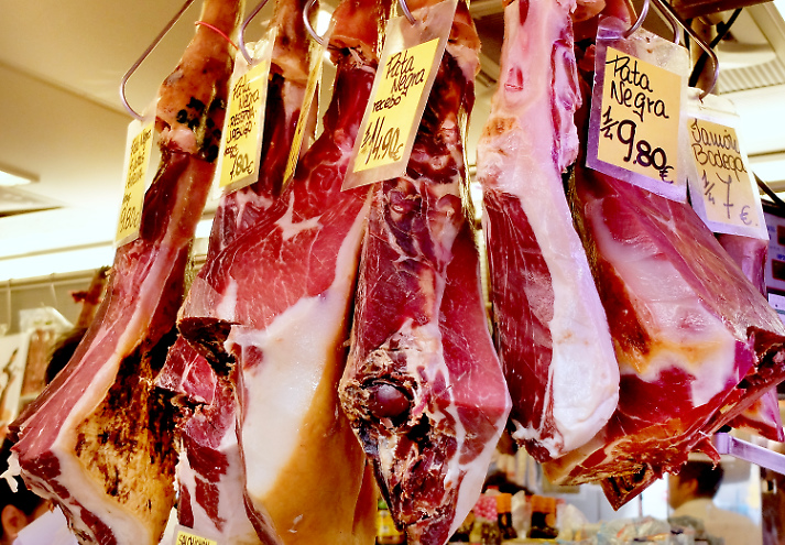 Malaga Spain foodies market. Carved To Order

Iberian hams at theMercado de Ataranza