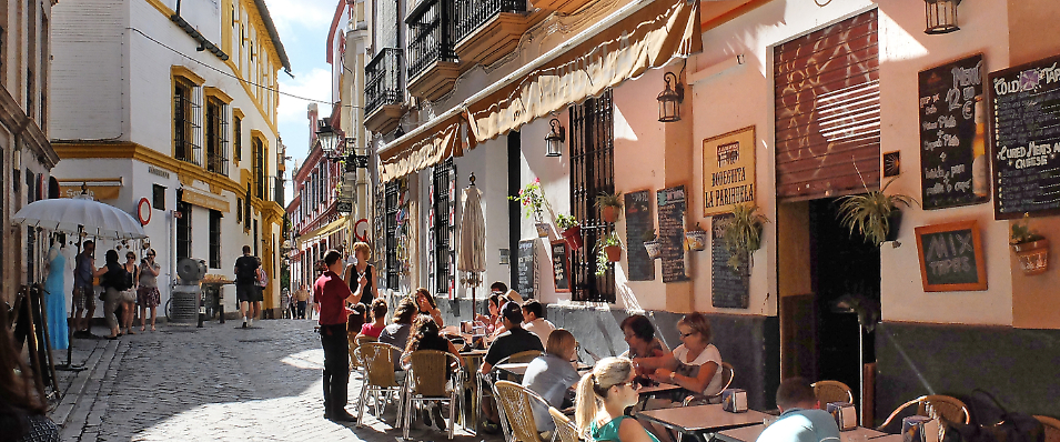 Dining at Barrio Santa Cruz has many of the best restaurants in Sevilla